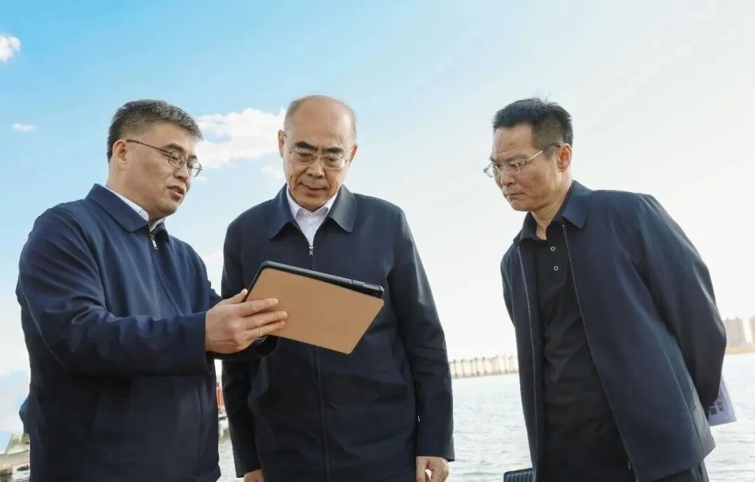 大庆市市长李岩松：依法依规打击直排超排偷排等行为
